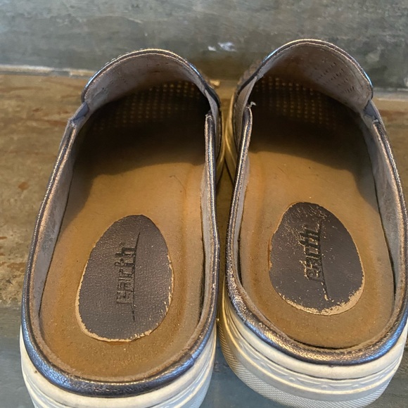 Earth Metallic Pewter Perforated Leather Mules - Picture 4 of 7